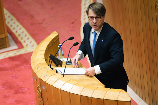 El conselleiro de Facenda, Miguel Corgos, en el pleno del Parlamento