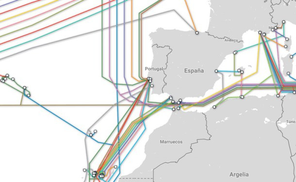 Mapa de cables submarinos de telecomunicaciones frente a la peninsula en una imagen de la Cu00e1tedra Telefu00f3nica