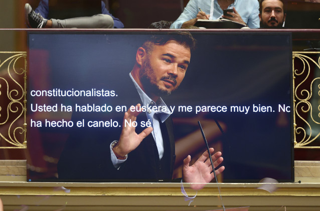 Archivo - El portavoz de ERC en el Congreso, Gabriel Rufián, interviene durante una sesión plenaria en la se aprueba el uso de las lenguas cooficiales en el Congreso de los Diputados.