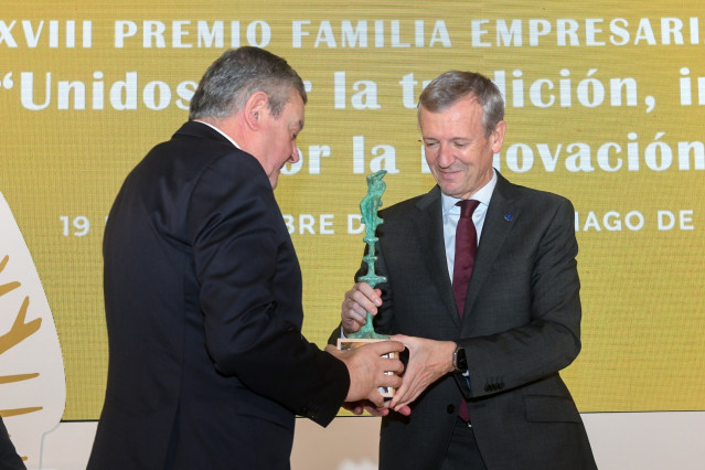 Los Añón Suárez, propietarios de Hierros Añón, reciben el premio Familia Empresaria de Galicia 2024.