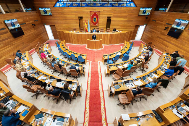 Archivo - El conselleiro de Cultura, Lingua e Xuventude, José López Campos, en el Parlamento de Galicia.