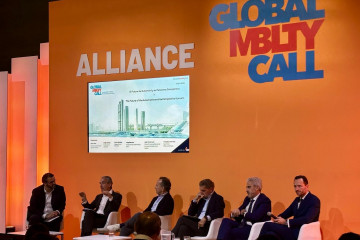 Mesa de debate entre los fabricantes de automóviles en el Global Mobility Call 2024