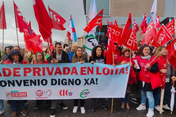 Un centenar de trabajadores de la sanidad privada se concentra en Vigo por un convenio 