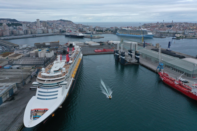 Archivo - Crucero en el puerto de A Coruña