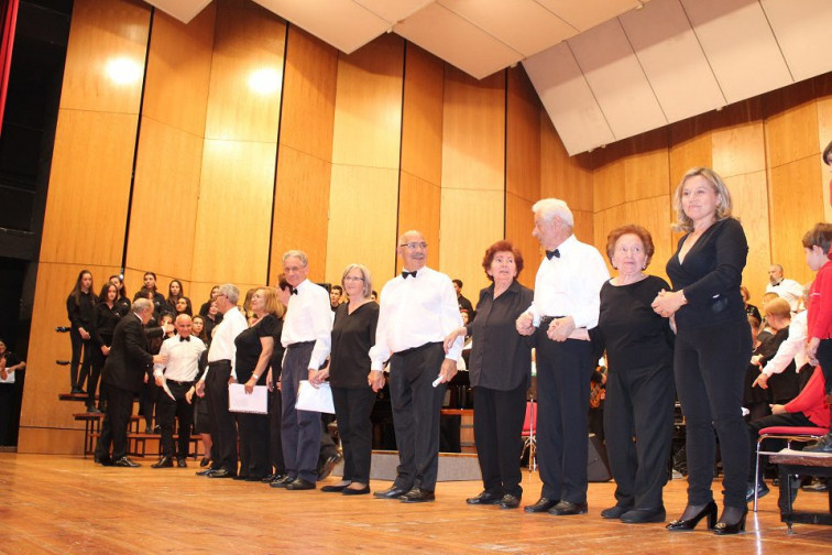 Dos coros se unen en Vigo para conmemorar aniversarios de la ONCE y AFAGA