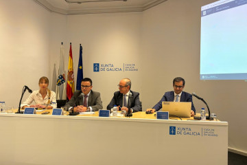 El conselleiro de Emprego, Comercio e Turismo, José González, presenta la herramienta EMI en la Casa de Galicia en Madrid.