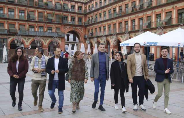 El coordinador federal de Izquierda Unida (IU), Antonio Maíllo a su llegada al acto de presentación. A 21 de noviembre de 2024, en Córdoba, Andalucía.