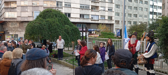 Acto de izado de bandera gallega en Santiago