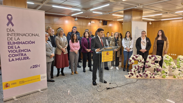 El delegado del Gobierno en Galicia, Pedro Blanco, preside el acto institucional con motivo del 25N