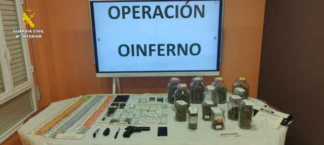 Drogas, dinero y efectos incautados en el marco de la Operación 'Oinferno'.