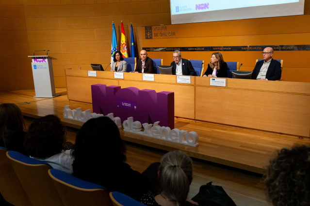 El conselleiro de Sanidade, Antonio Gómez Caamaño, preside la inauguración de la Jornada con motivo del Día Internacional de la Eliminación de la Violencia contra la Mujer