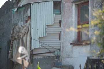 Archivo - La vivienda donde ha tenido lugar un crimen, a 22 de mayo de 2023, en Cunchidos, Pontevedra, Galicia.