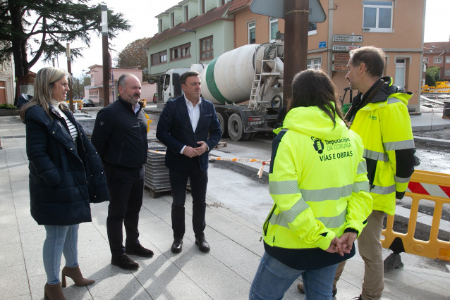 El presidente de la Diputación de A Coruña, Valentín González Formoso, y el alcalde de Culleredo, visitan obras en el municipio