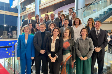 Eurodiputados socialistas junto a la nueva vicepresidenta para la Transición Justa de la UE, Teresa Ribera