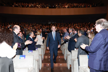 El Rey en la clausura del congreso de CEDE en A Coruña