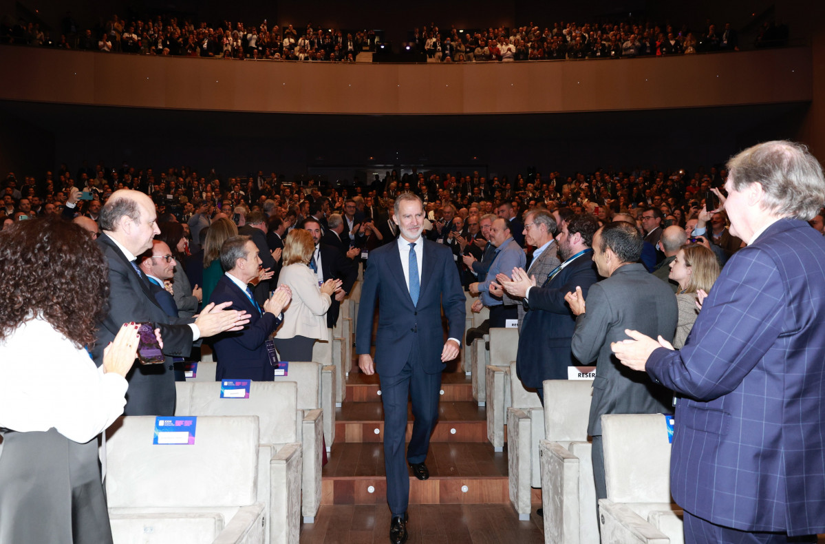 El Rey en la clausura del congreso de CEDE en A Coruu00f1a