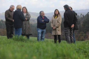 La conselleira de Medio Rural, María José Gómez, visita una explotación en ecológico en Monfero (A Coruña)