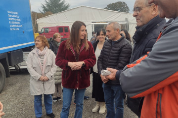 La conselleira do Medio Rural, María José Gómez, durante su visita a la Feria do Porco da Ceba de Cospeito.