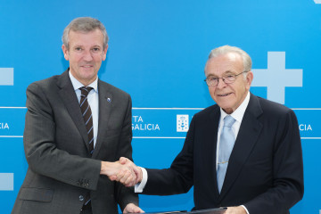 El presidente de la Xunta, Alfonso Rueda, y el presidente de la Fundación La Caixa, Isidro Fainé.