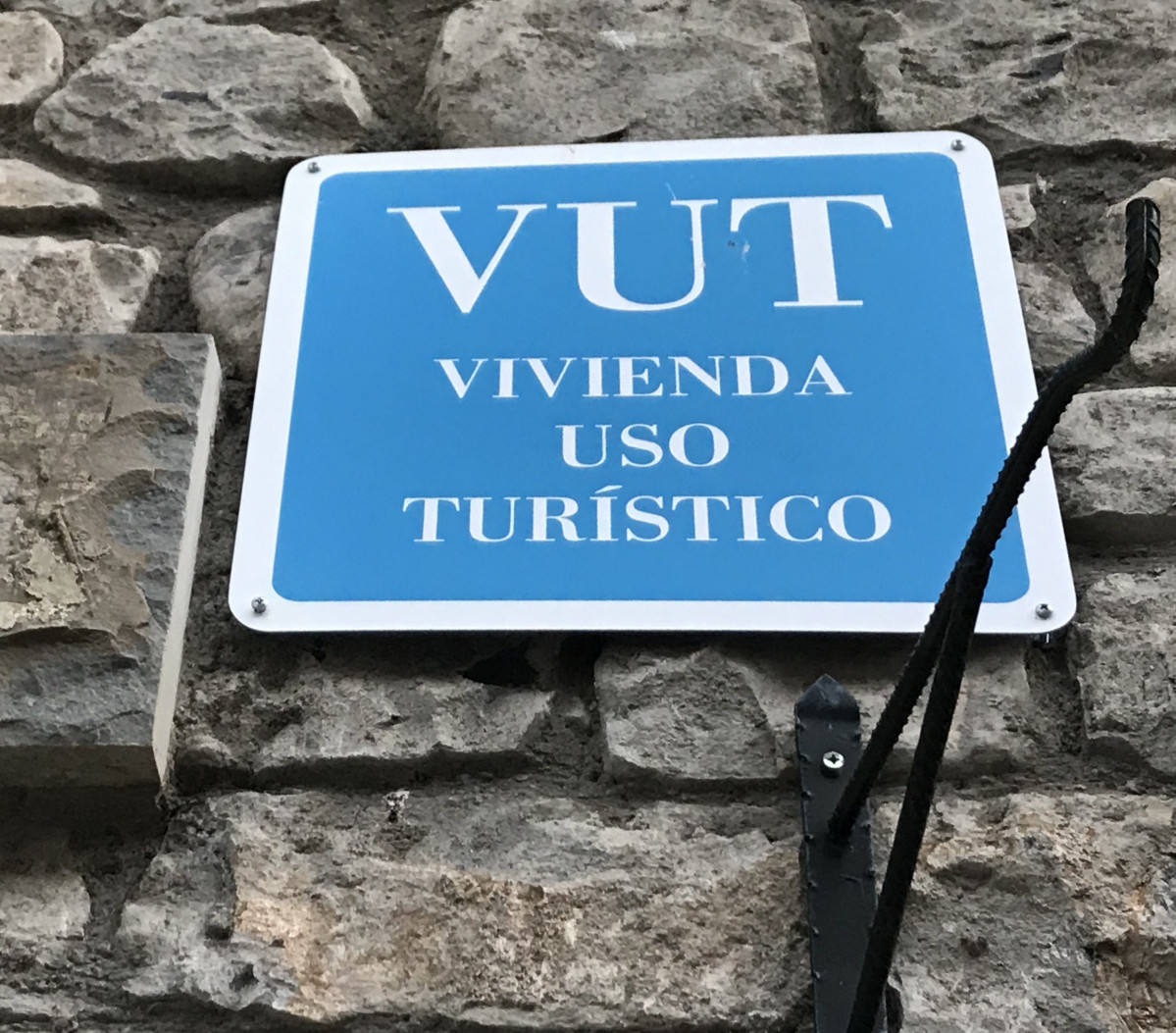 Archivo - Cartel de Vivienda de Uso Turístico (VUT)