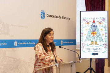 La alcaldesa de A Coruña, Inés Rey, durante la presentación de la programación de Navidad de la ciudad herculina