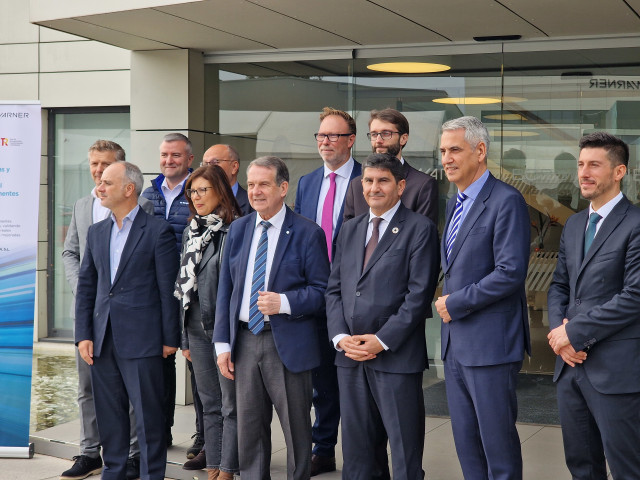 Pedro Blanco y Abel Caballero, entre otros, este martes en Borgwarner.