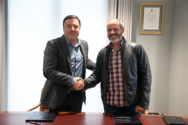 El presidente de la Diputación de A Coruña, Valentín González Formoso, y su homólogo de Briegal, Manoel Tato.