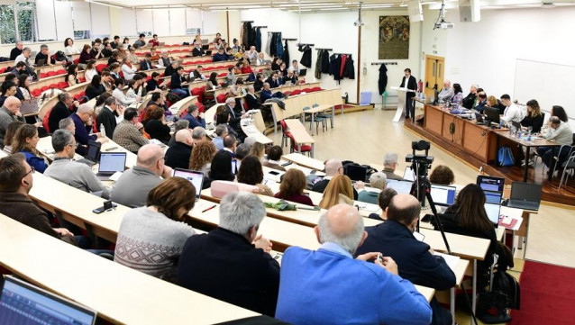 Un momento del claustro de la USC del miércoles, 4 de diciembre de 2025.