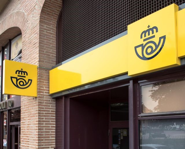 Condenan a Correos a reconocer la subida salarial denegada a una empleada de baja por maternidad en Lugo