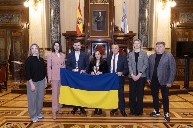 El alcalde de Mariúpol, Vadym Boichenko, visita el Ayuntamiento de A Coruña en un acto con presencia de la regidora, Inés Rey