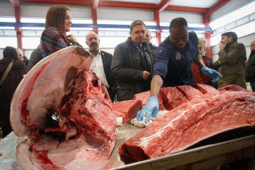 El Ministro de Agricultura y Pesca, Luis Planas, visita la Cofradía de pescadores San Juan Bautista de Burela en conmemoración por el centenario de la fundación del pósito de pescadores de Burela.