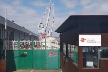 Archivo - Entrada principal de Astilleros San Enrique (antigua Factorías Vulcano), en Teis (Vigo).