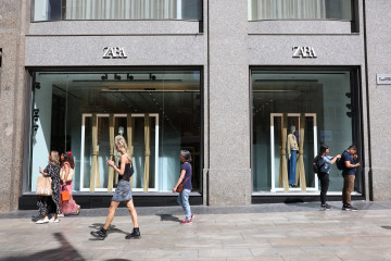 Archivo - Fachada de una tienda de Zara, a 11 de septiembre de 2024, en Madrid.