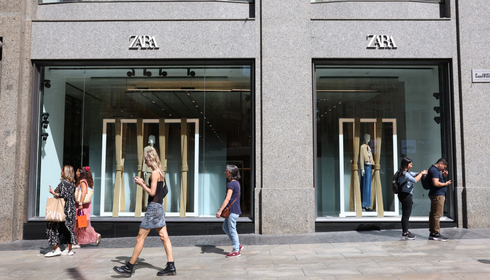 Archivo - Fachada de una tienda de Zara, a 11 de septiembre de 2024, en Madrid.