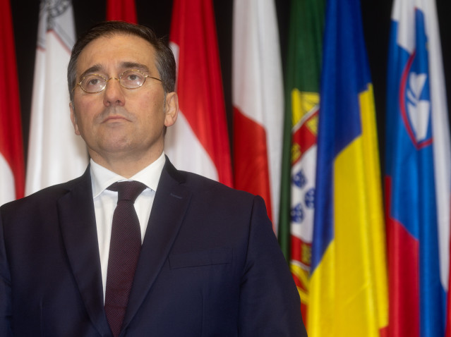 El ministro de Asuntos Exteriores, Unión Europea y Cooperación, José Manuel Albares, durante el acto en el que la presidenta del Parlamento Europeo recibe el Premio Fórum Europa 2024, en el Teatro Real de Madrid, a 13 de diciembre de 2024, en Madrid (Espa