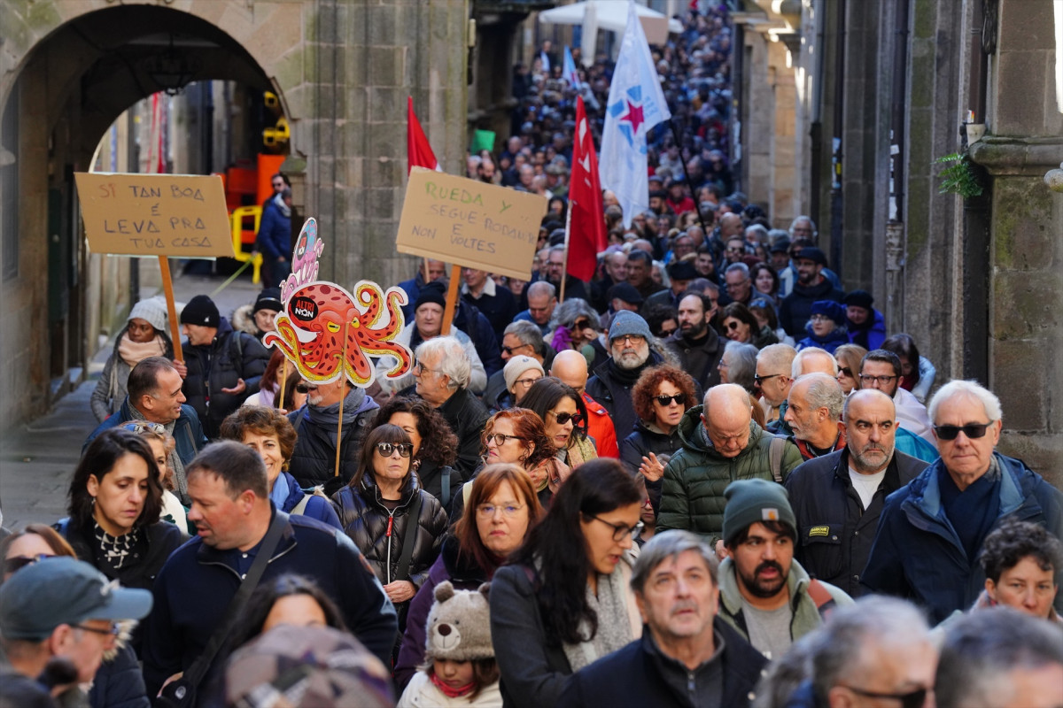 Manifestantes contra la empresa de celulosa Altri, a 15 de diciembre de 2024, en una foto de Álvaro Ballesteros