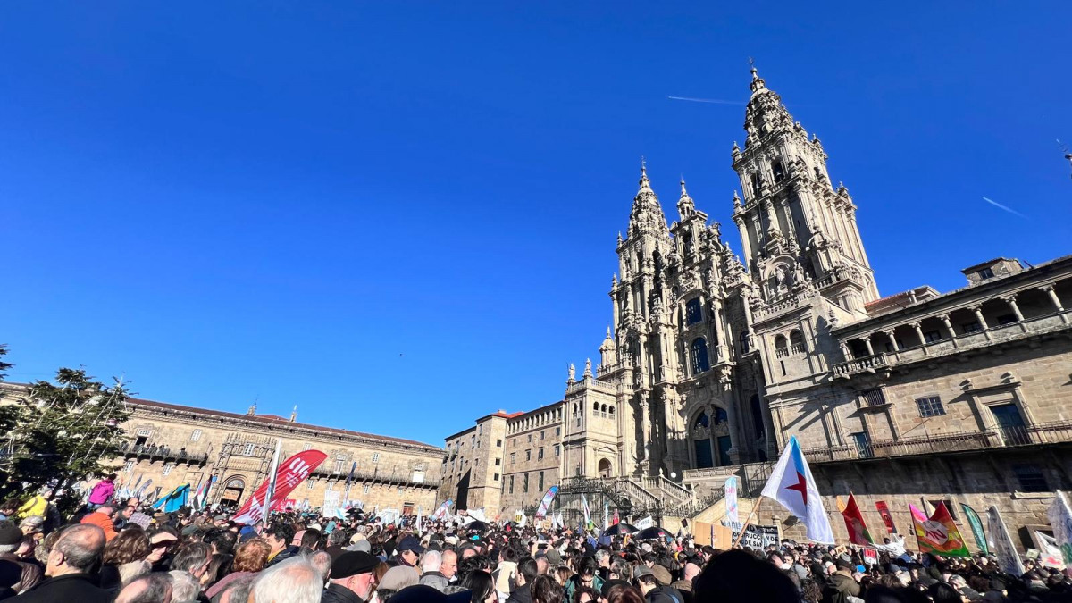 El Obradoiro lleno en la manifestación contra Altri en una foto de Irene Colquhoun