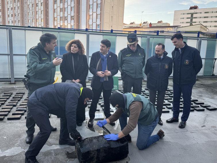 Incautan 234 kilos de cocaína escondida entre sacos de harina en un barco en el puerto exterior de A Coruña