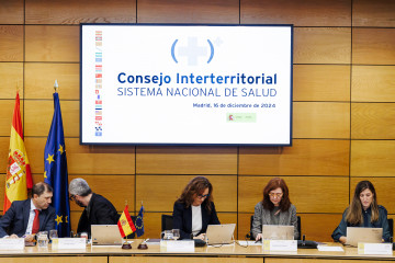 La ministra de sanidad, Mónica García, durante el pleno del Consejo Interterritorial del Sistema Nacional de Salud (CISNS), en la sede del Ministerio de Sanidad, a 16 de diciembre de 2024, en Madrid