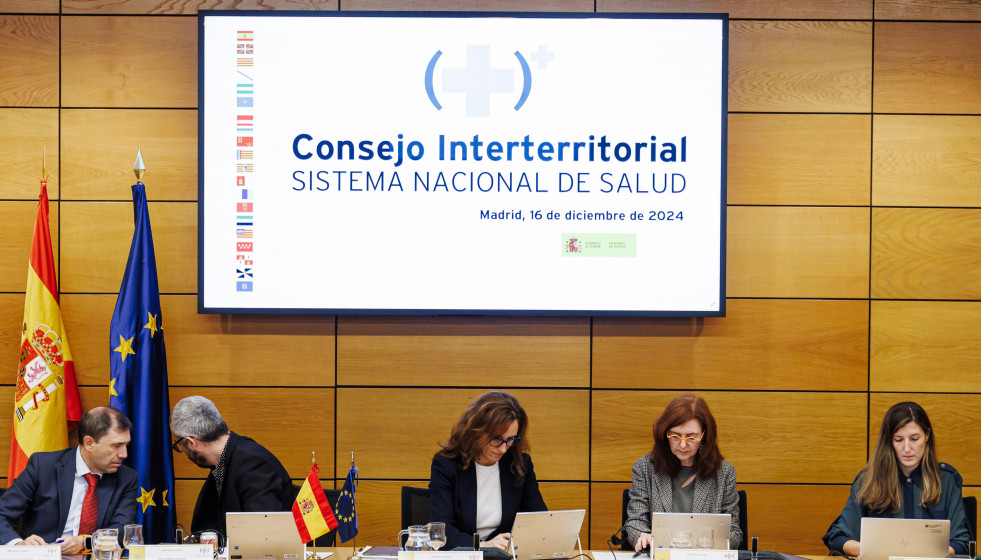 La ministra de sanidad, Mónica García, durante el pleno del Consejo Interterritorial del Sistema Nacional de Salud (CISNS), en la sede del Ministerio de Sanidad, a 16 de diciembre de 2024, en Madrid