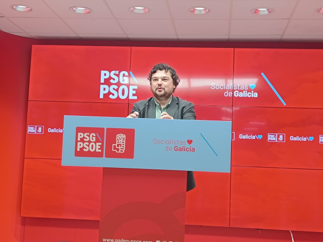 El portavoz de la ejecutiva del PSdeG, Julio Torrado, en rueda de prensa