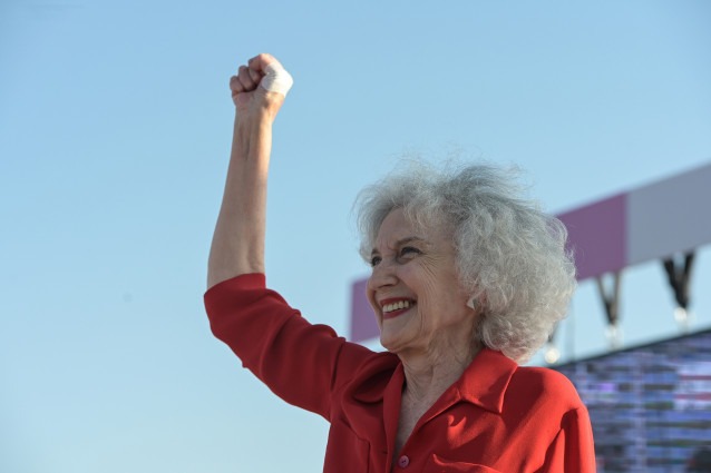 Archivo - La actriz Marisa Paredes durante el acto de inicio de campaña de Sumar para las elecciones del 23J, a 6 de julio de 2023, en A Coruña