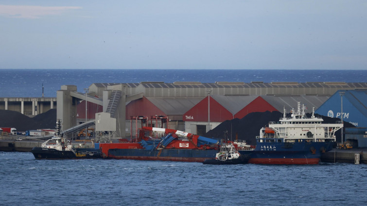 Atraca sin complicaciones en Punta Langosteria el barco chino que perdió dos grúas en altamar