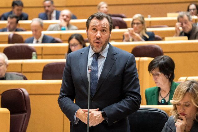 El ministro de Transportes y Movilidad Sostenible, Óscar Puente, durante la sesión plenaria del Senado, a 19 de noviembre de 2024, en Madrid.