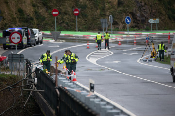 Archivo - Un equipo especializado de la Guardia Civil participa en la reconstrucción del accidente del autobús siniestrado en el río Lérez, a 28 de diciembre de 2022, en Cerdedo-Cotobade, Ponteved