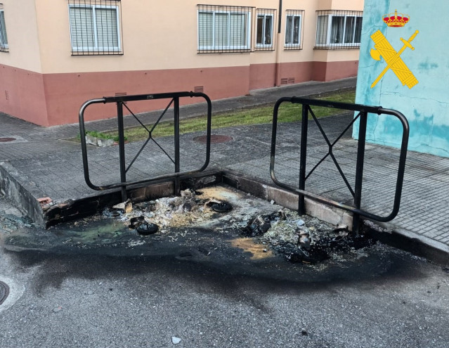 Incendio en un contenedor en Barreiros (Lugo).