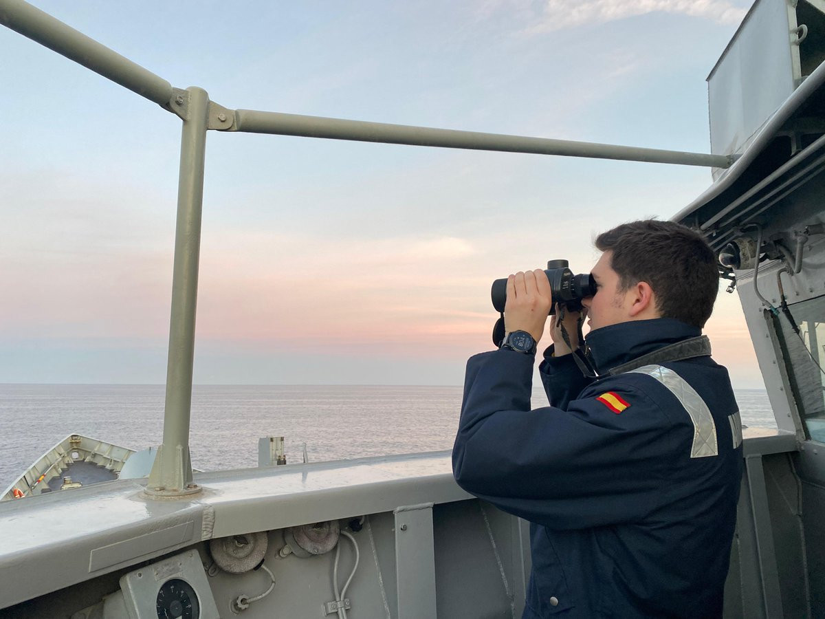 Vigilancia del convoy ruso desde la fragata Navarra en el mediterraneo occidental en una foto del Ministerio de Defensa