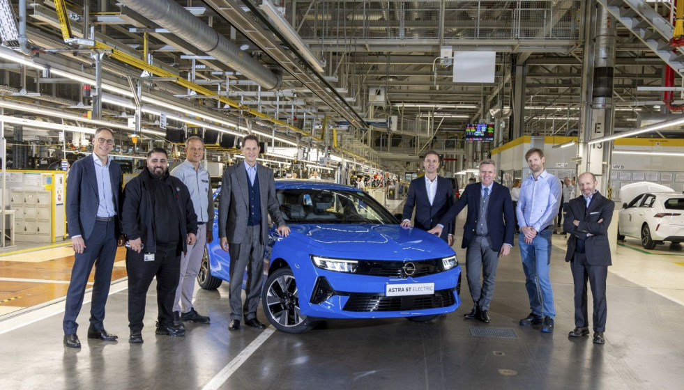 El presidente de Stellantis, John Elkkan, reafirma su compromiso con la marca Opel y con sus instalaciones en Alemania.