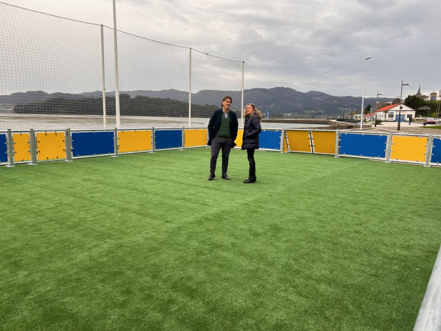 La Xunta invierte 18.000 euros en la instalación de una pista multideporte desmontable en Ortigueira