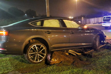 Coche accidentado en Lugo contra una señal.